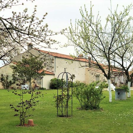 Bed and Breakfast Du Cote De L'Ombriere Geay  Zewnętrze zdjęcie